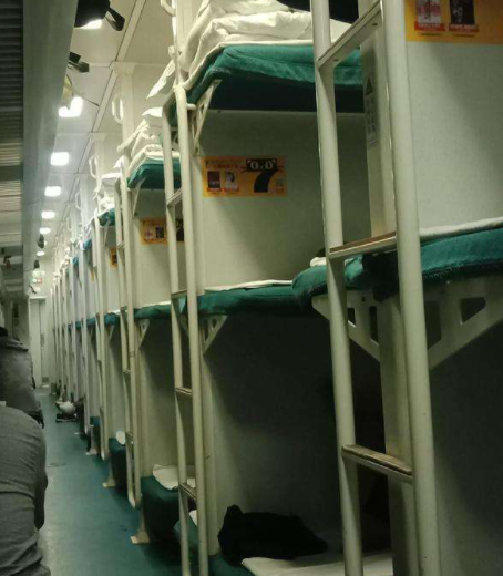 2012年，湖南38岁女教师追求65岁环卫工：除了你，别人都是将就