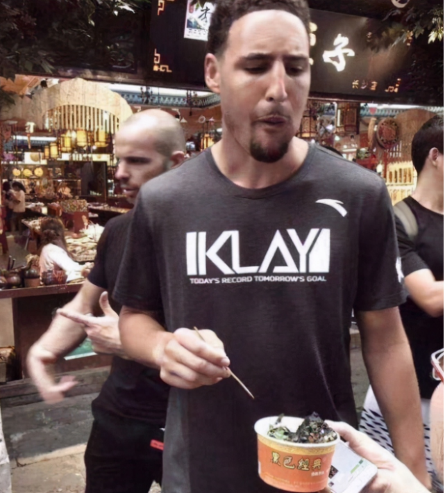 nba球星来过中国哪些城市（来到中国就要入乡随俗，库里吃火锅 奥尼尔打麻将 韦德蹬三轮）