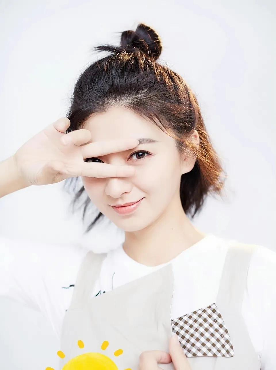 演员斓曦，吃饭路上捡来一个老公，低调幸福十年