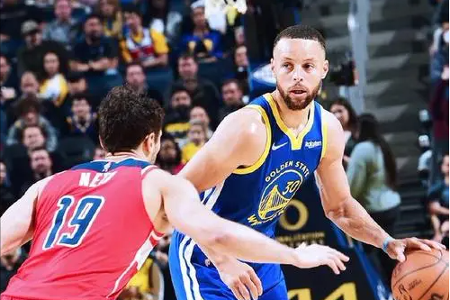 库里暴走47 6 6统治力十足（库里暴走47+6+6统治力十足，勇士“三巨头”归位，大胜奇才？）-趣拿体育