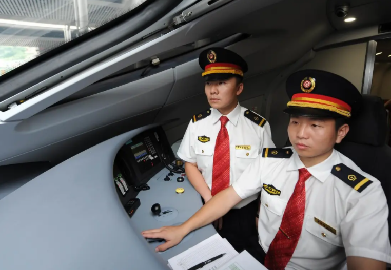 2022中国铁路局公开招聘，每人仅限报一个岗位，同时还有硬性要求