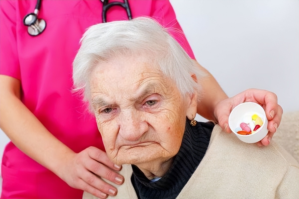 什么人老了容易得痴呆？这9类人或许在名单上，希望没有你