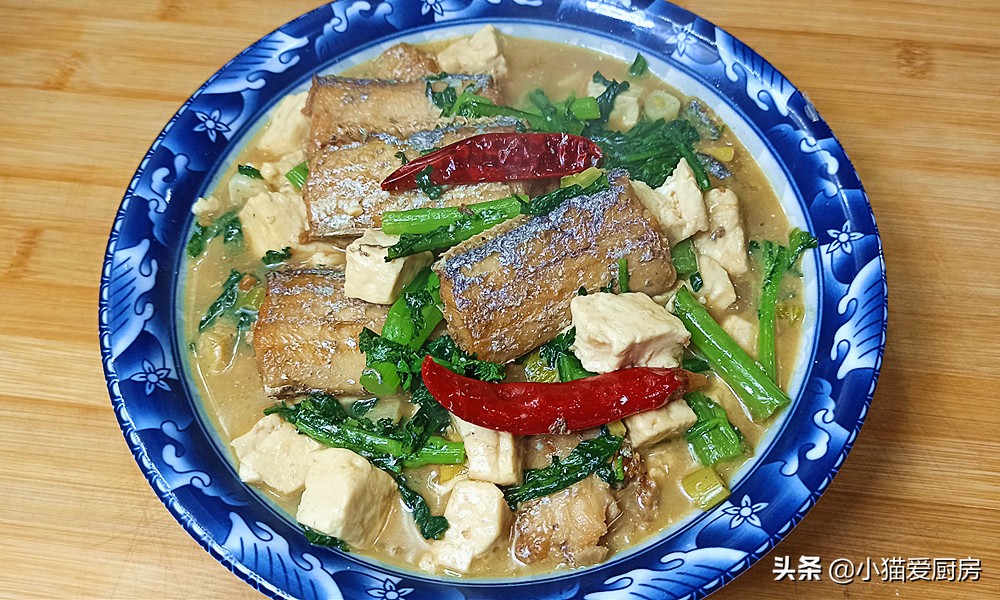 刀鱼炖豆腐的做法（清香鲜美茼蒿豆腐炖带鱼的烹饪教程）