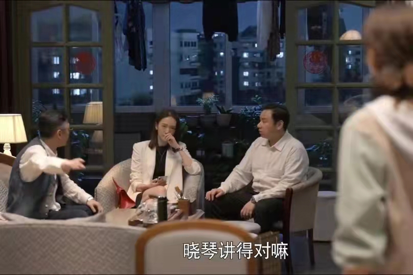 《心居》：老公去世，连儿子学费都付不起的冯晓琴，高嫁女得到啥