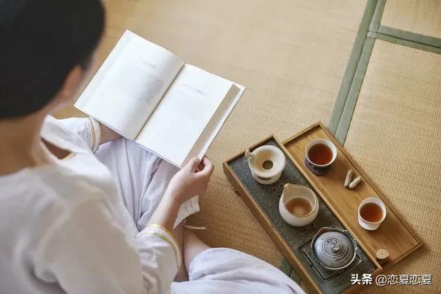 就这样静静地，等待春天的花开