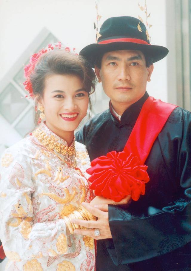 在《成吉思汗》拍摄期间,她与演员刘永因戏生情并于1992年结婚,刘永