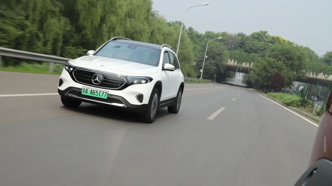 奔驰新能源(奔驰EQB：豪华品牌SUV，纯电续航600km！优惠后20多万就能买？)