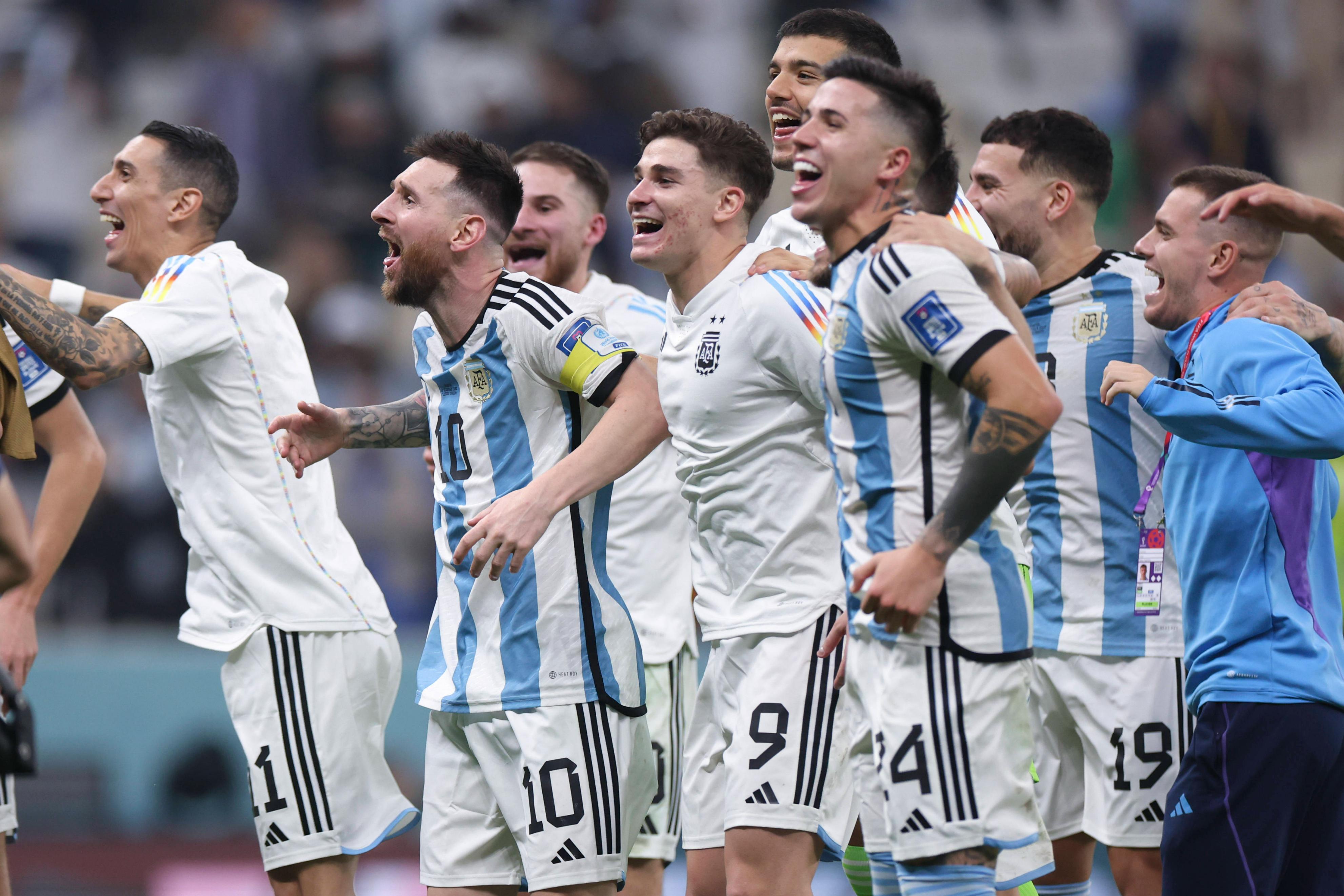 世界杯早报：阿根廷进军决赛梅西刷爆纪录 C罗不打算退役
