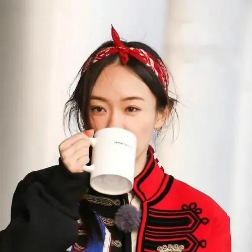 李现发带造型火遍全网 我们看看还有那些女明星也有过同样造型