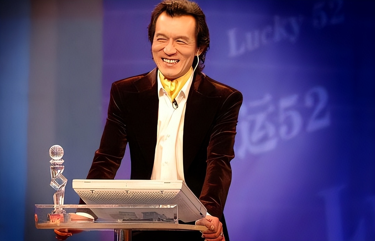 李咏的结发妻:丧偶4年坚决不改嫁,愿和女儿撑起公公婆婆的晚年