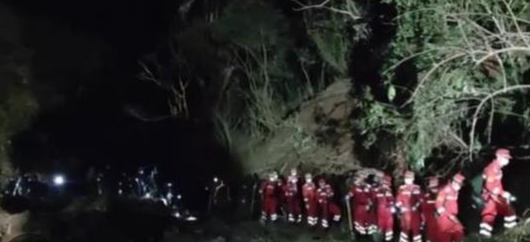 机组空管接力呼唤MU5735录音曝光！救援现场发现人体组织碎片