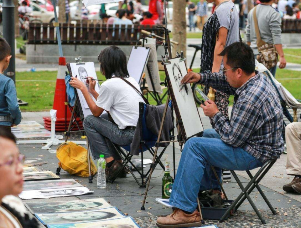 电池大王钟馨稼：豪捐美国1000万，称中国穷跟他无关，现销声匿迹