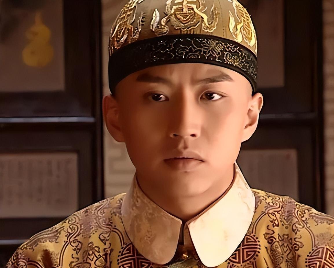 一年之后,邓超带着《少年天子》重磅来袭,其中饰演的"少年顺治"让他