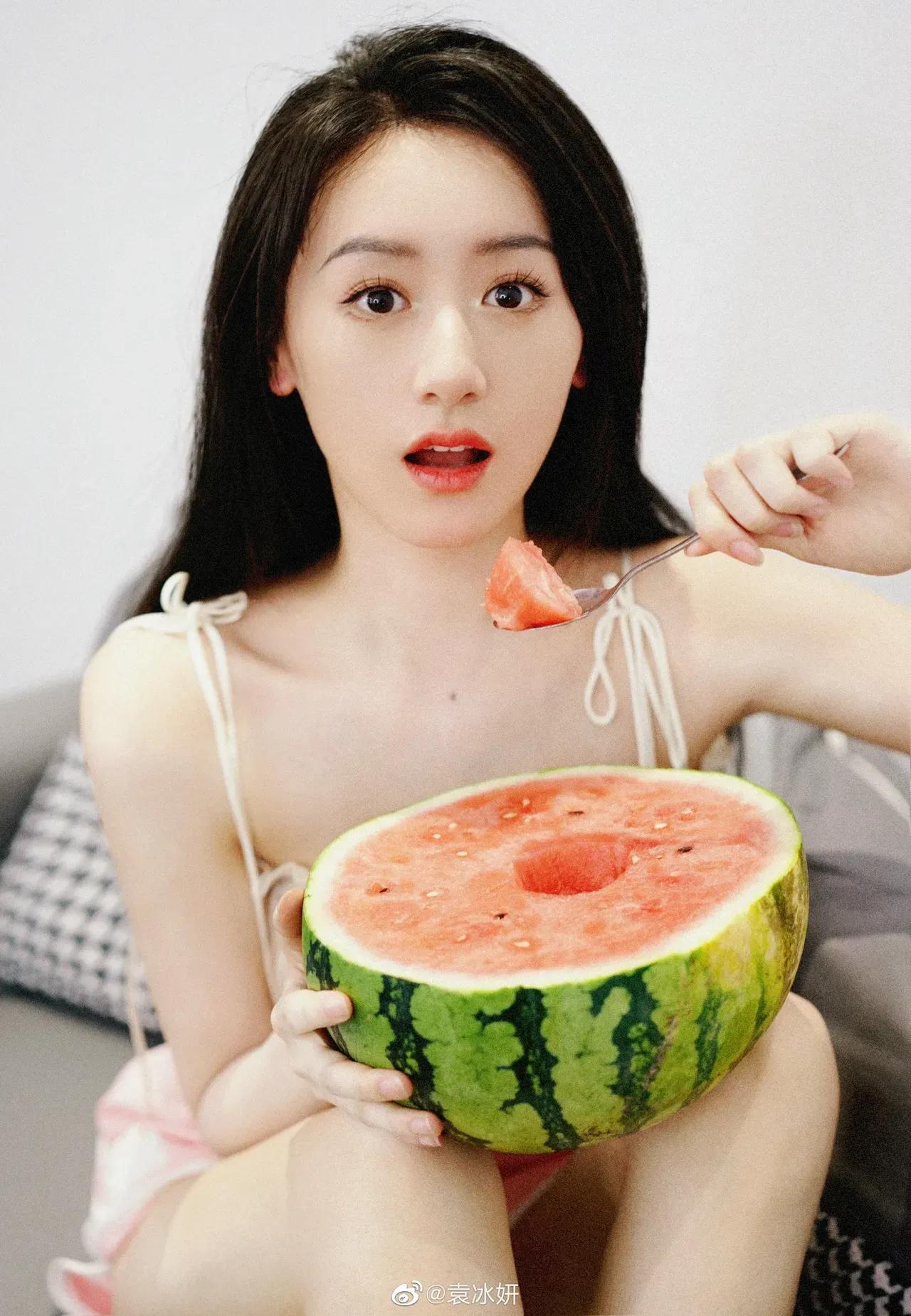 张天爱、杨幂杂志大片，清纯唯美，炫彩多姿