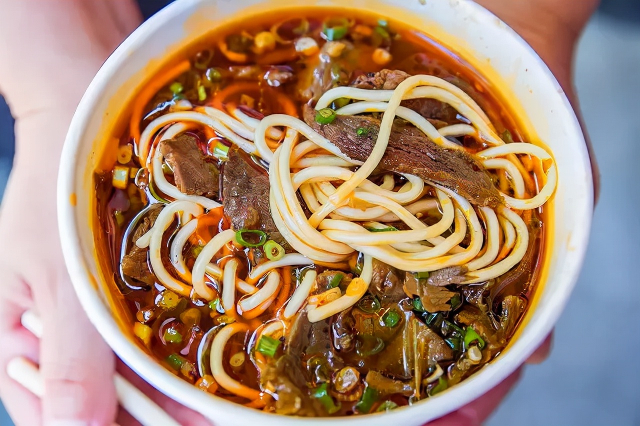 论排队，我只服武汉这几家藏在路边的美食店