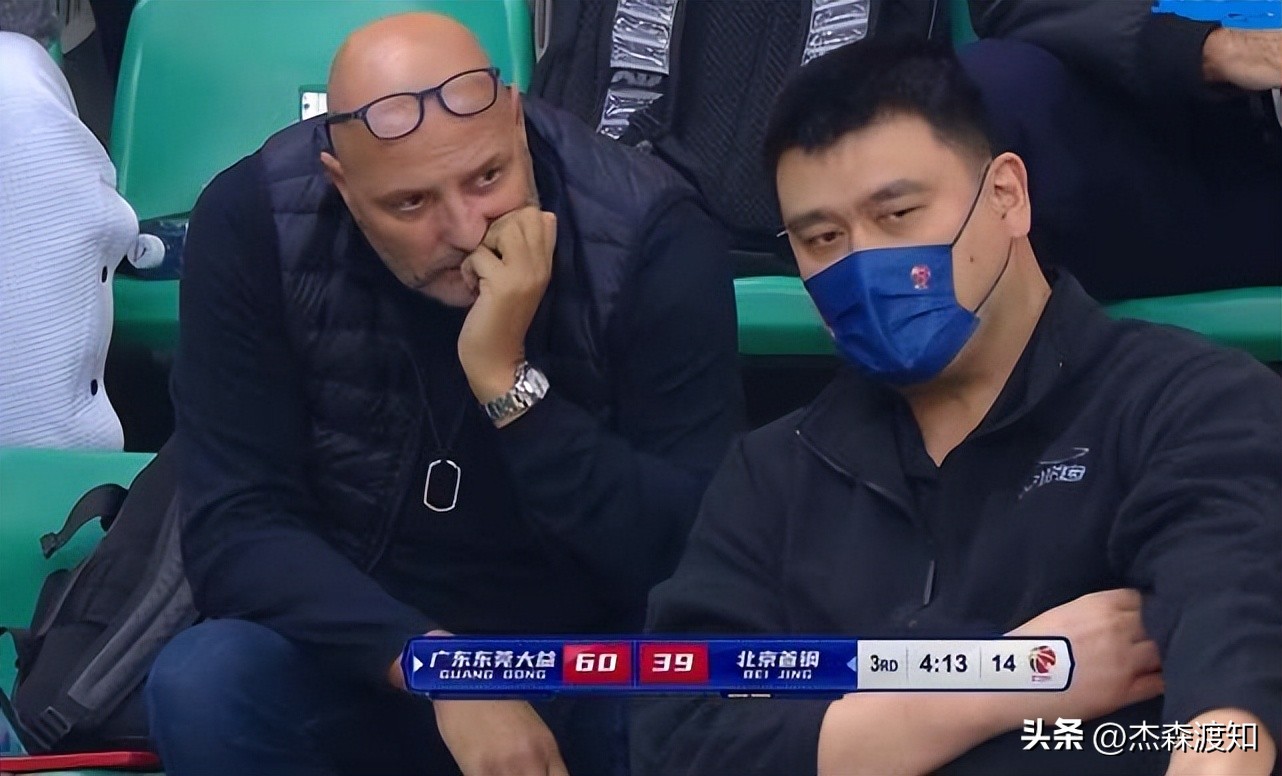 為什么姚明能在nba混（姚明連任原因曝光！5年內幫CBA賺了13億，已開始著手歸化球員）