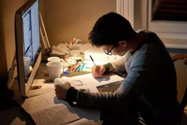 2021年各大学校放假时间出炉，假期时间或将延长，学生不喜反忧