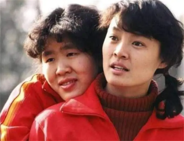 中国第1代女排队员周晓兰近况(女排功勋周晓兰近况:跟随丈夫旅居美国