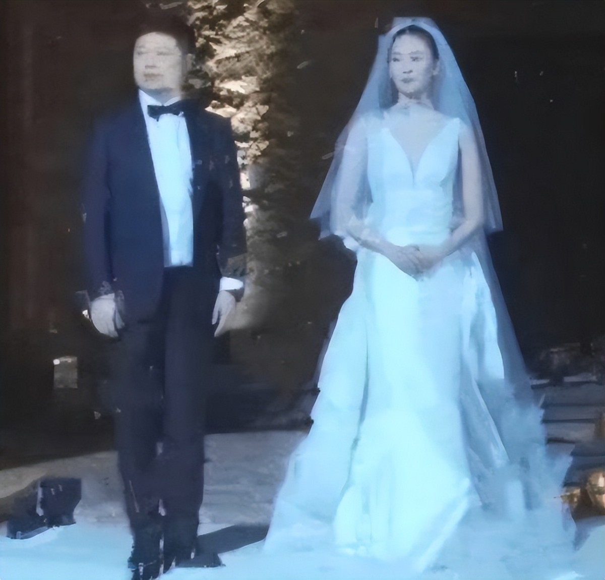 18年的蛻變，那個當街被張默毆打的童瑤，已是對方高攀不起的人