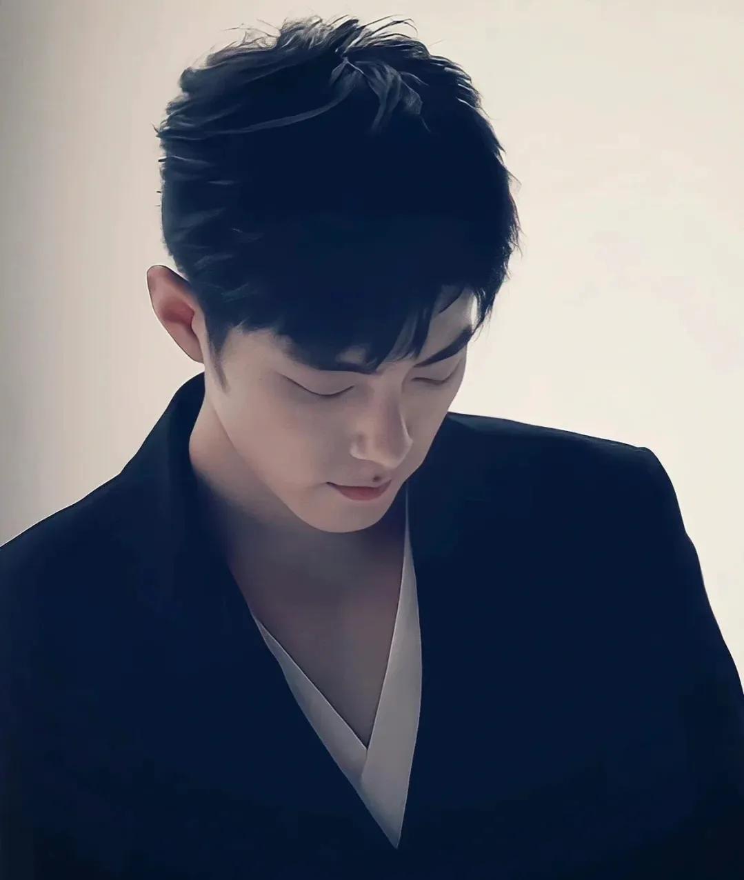 肖战/眼神太鲨我了