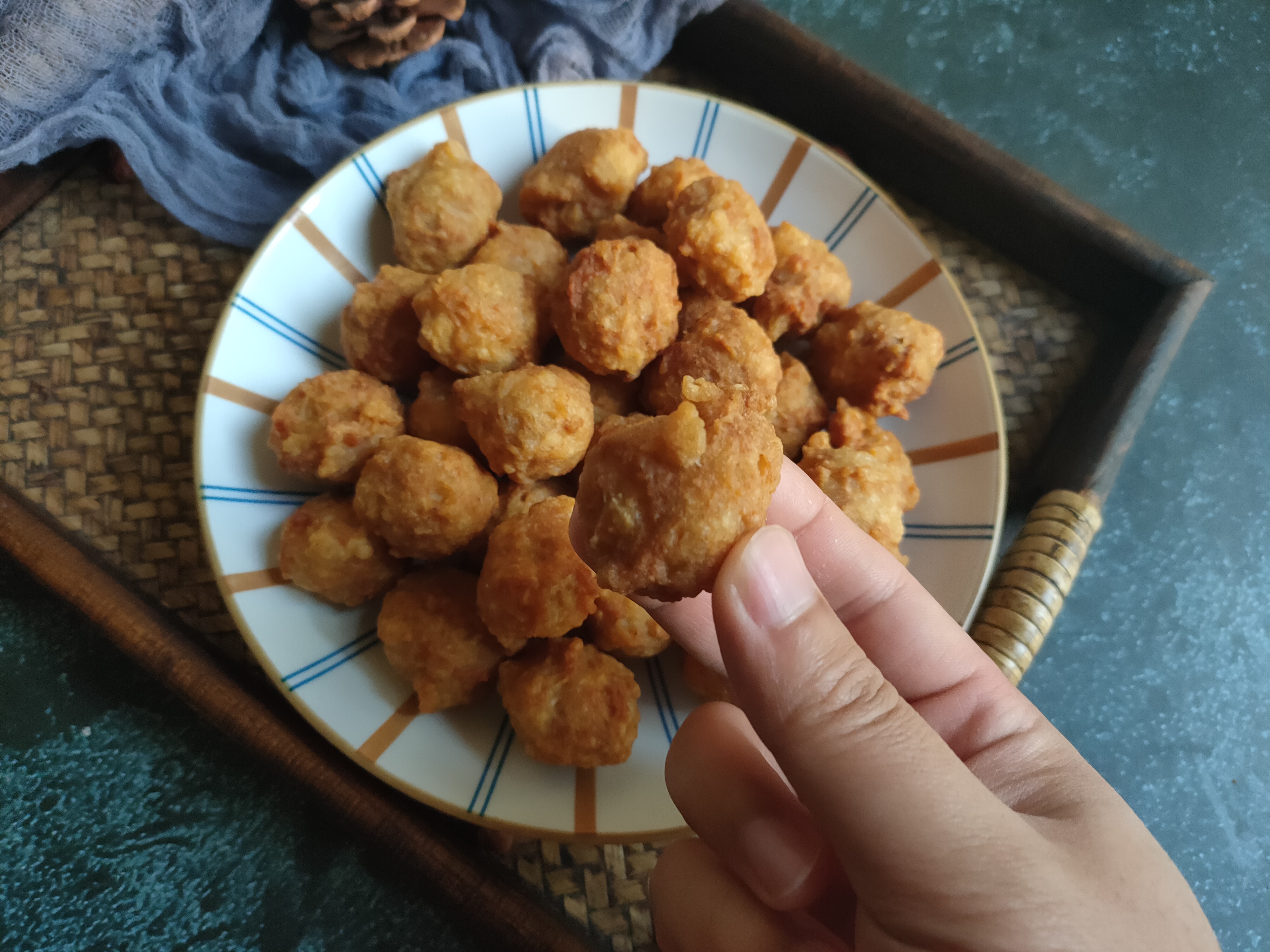 炸丸子的做法猪肉丸子(掌握好比例和技巧又香又酥脆)