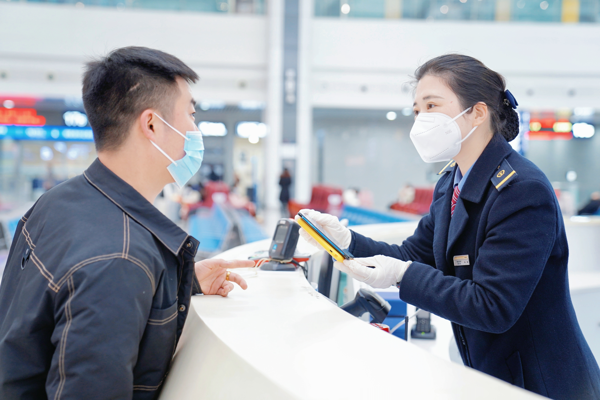 重庆：铁路部门做好列车疫情防控保春运安全