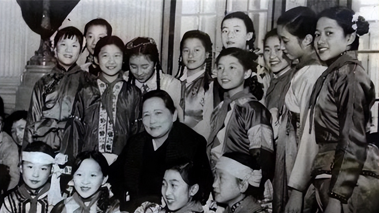 81年宋庆龄去世，生前和廖承志说：不去中山陵，要和母亲葬在一起