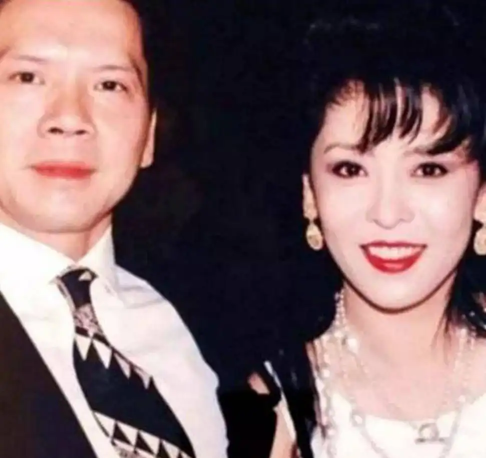 有种“整容”叫郭碧婷结婚,老公向佐变化不大,她却像换个人