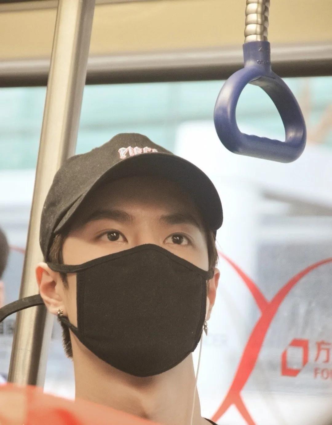 王一博没化妆也有点太好看啦