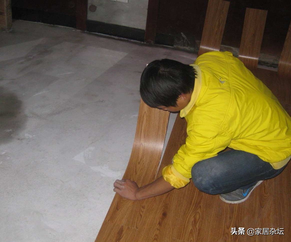 铺贴PVC地板的方法要正确，有3个步骤，重点看其中的9点要求