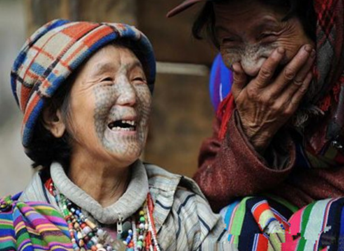 结合独龙族流传下来的文化习惯,大多数人都认可独龙族是由怒江,金沙江