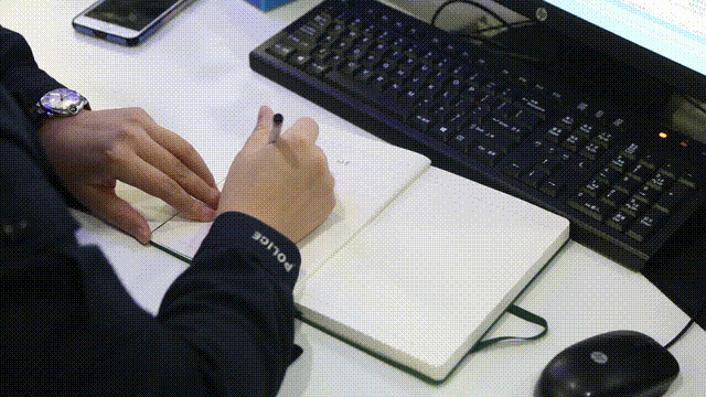 “估计你要换老婆了吧……”