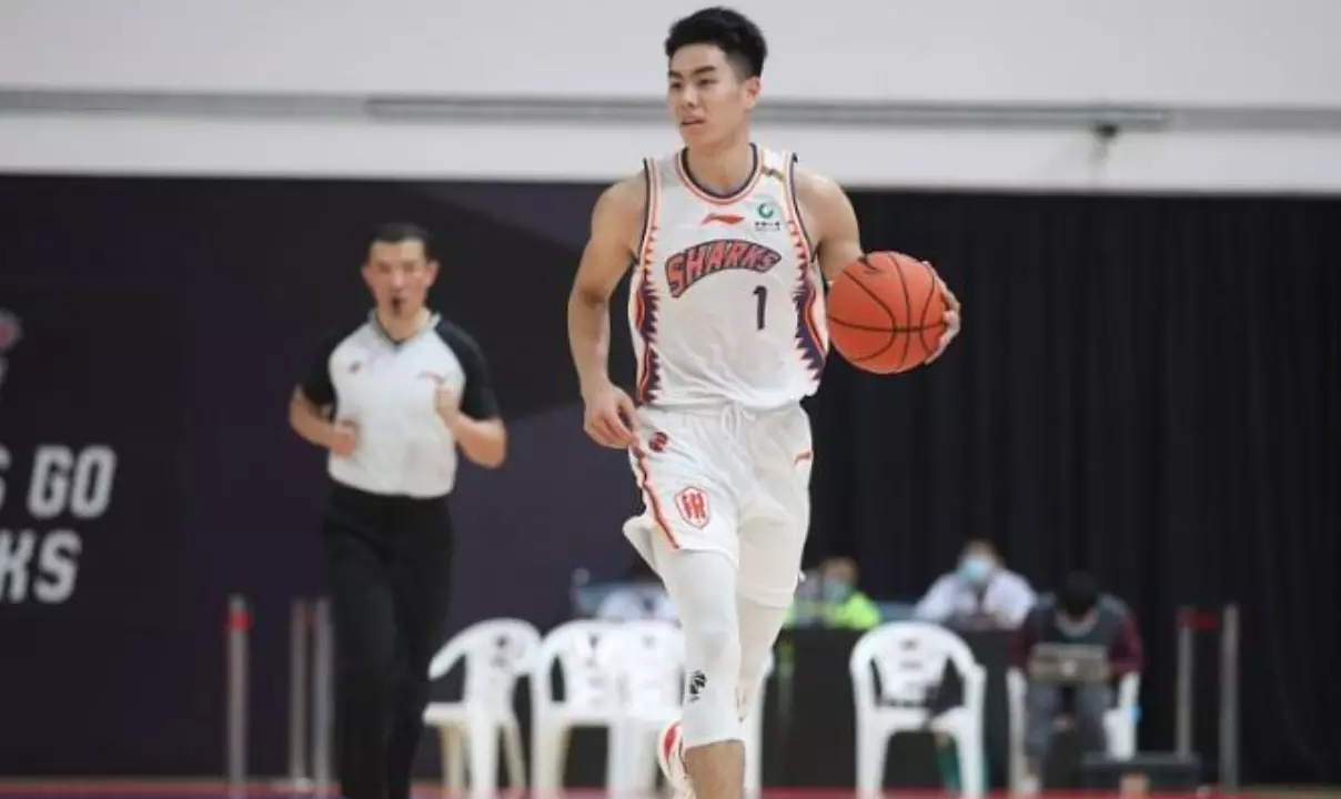 李添荣为什么没上cba（撞上新秀墙，李添荣状态大幅下滑有原因，第二阶段或有望迎来复苏）-趣拿体育