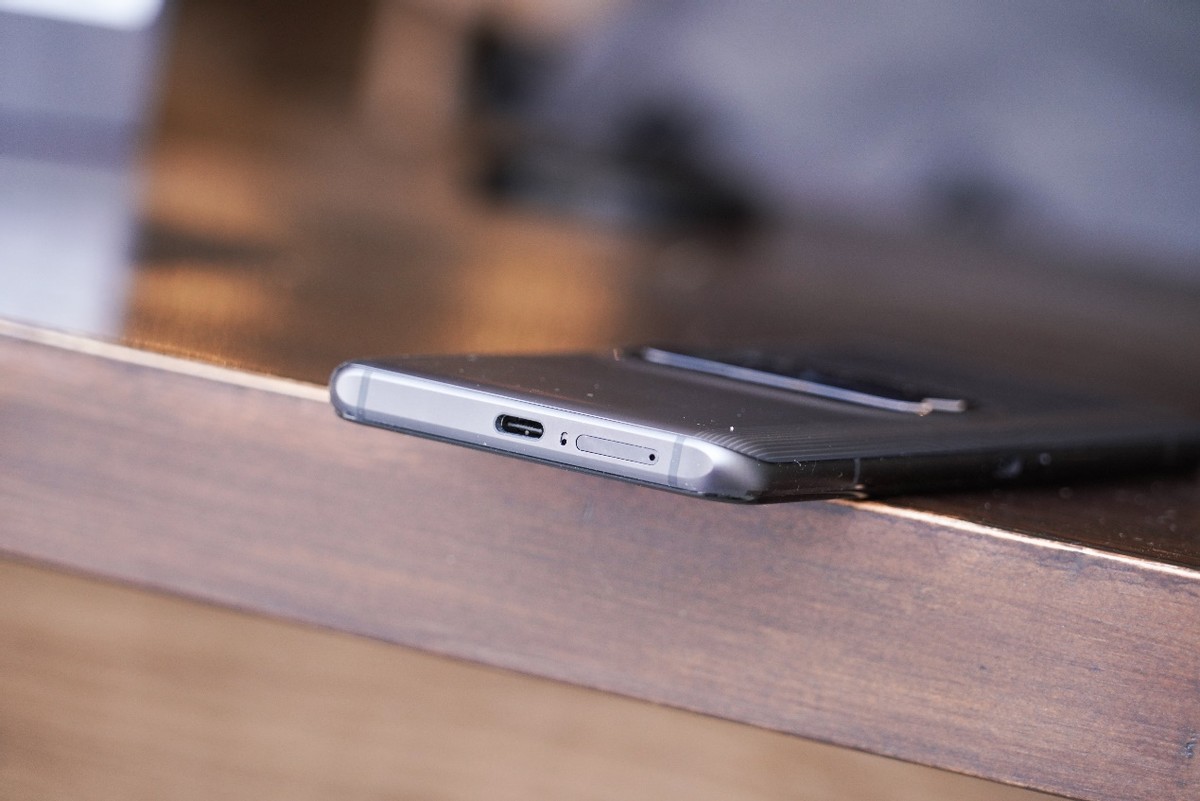 玩游戏这样才快乐，“性能霸王龙”联想拯救者Y90上手实测