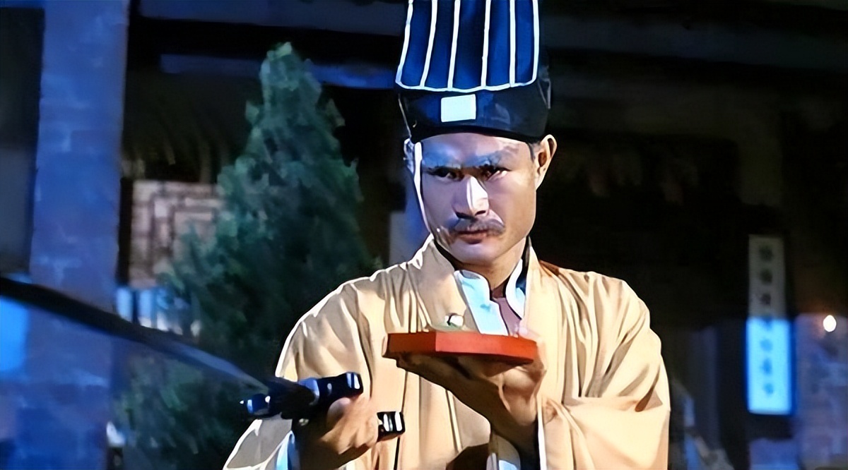 在上世纪90年代,林正英的僵尸系列电影大火,也让更多人了解到了僵尸