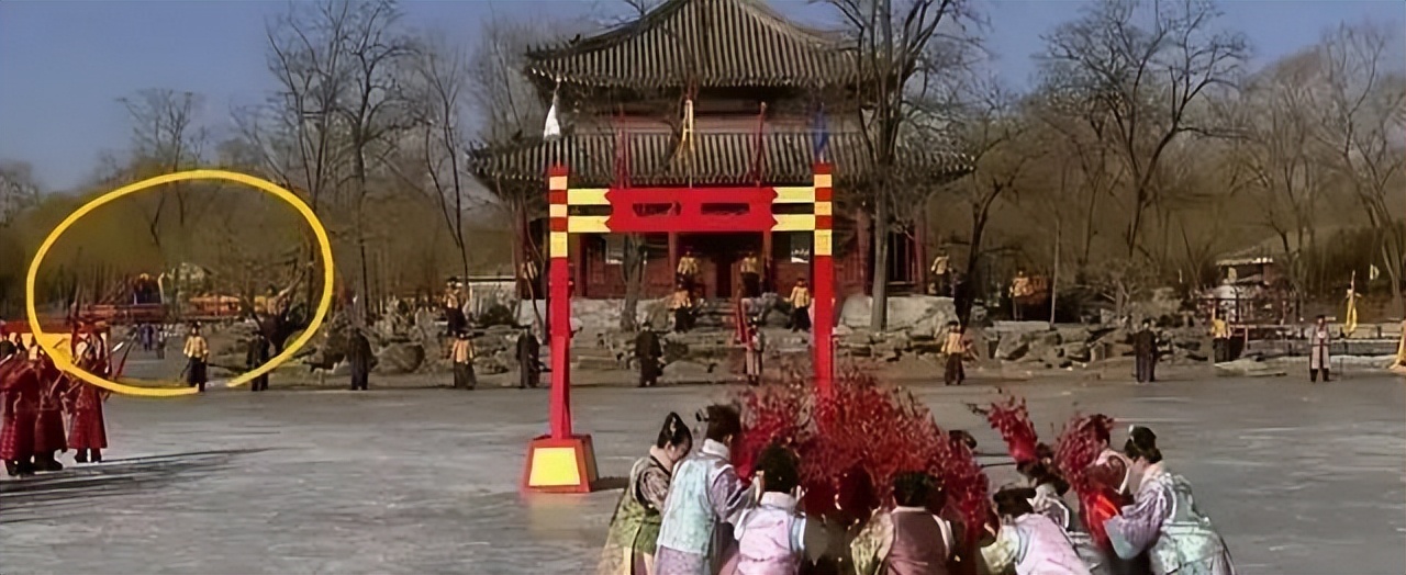 经典剧集的“边角料”，八戒骑摩托、妃子玩手机，谢谢，有被笑到