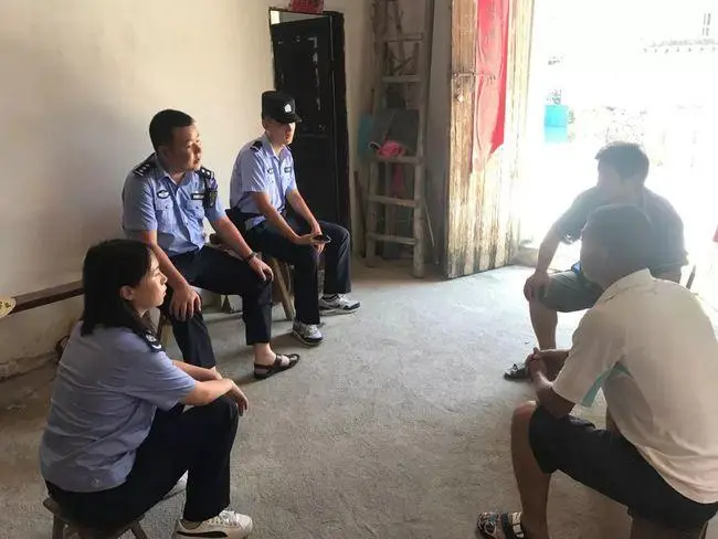 2009年，山东21岁女孩翻墙私奔摔成瘫痪，小伙不离不弃照顾14年