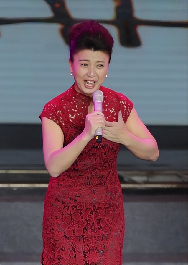 现在的闫学晶和马明东的婚姻生活也非常幸福.