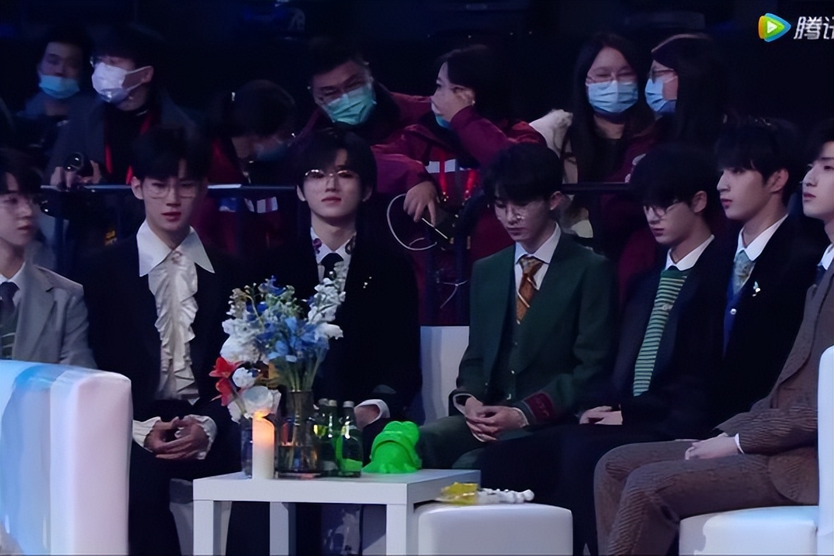 时代少年团遭闭麦，油漆当牛奶给人喝！娱圈的暗箱操作有多可怕？