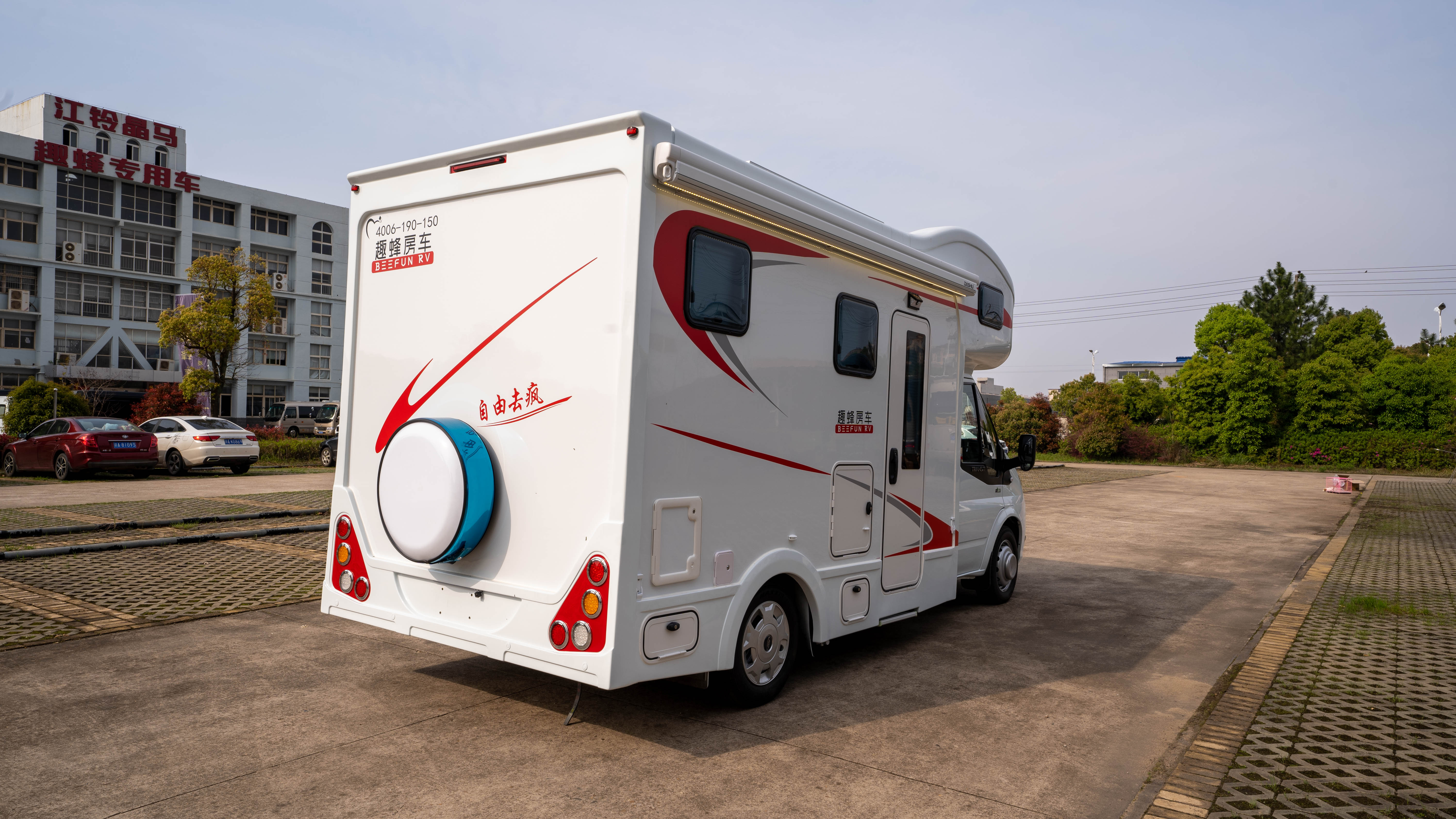 大空间舒适度高,还有48v房车电路加持,趣蜂c810自动挡房车