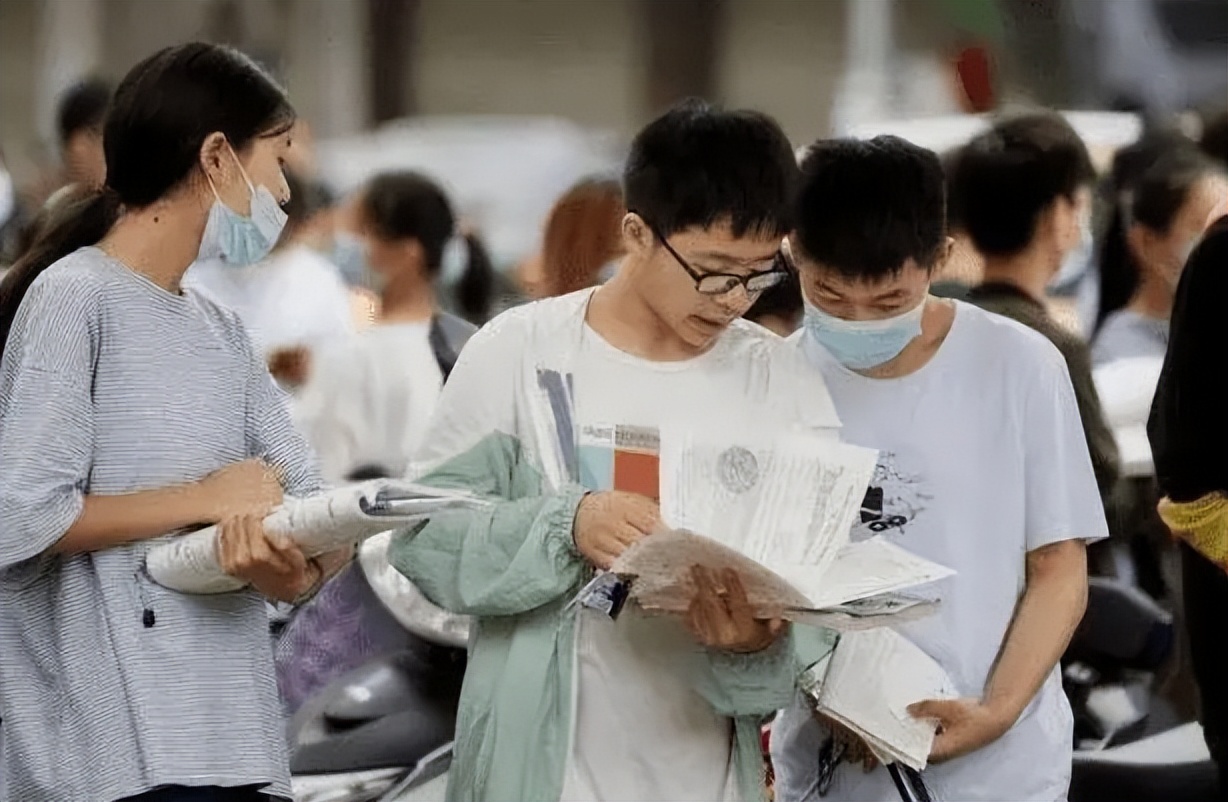 读着读着大学没了？被教育部要求停办的大学，在校生成绝版人才