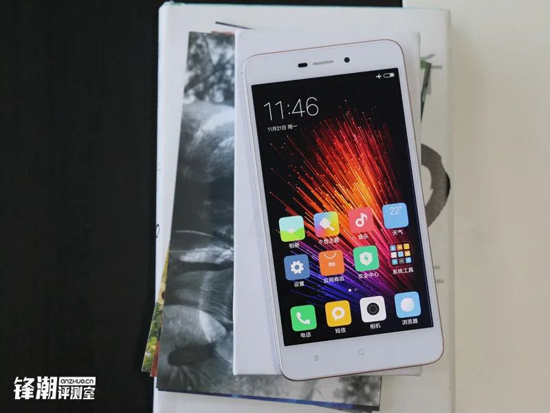 全网都在骂iPhone的刘海，这男人得背锅