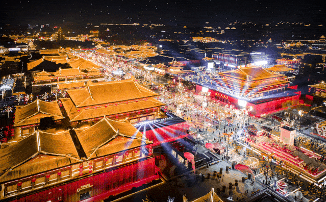 從小攤販到步行街再到夜游聚集區，夜游撬動文旅消費升級