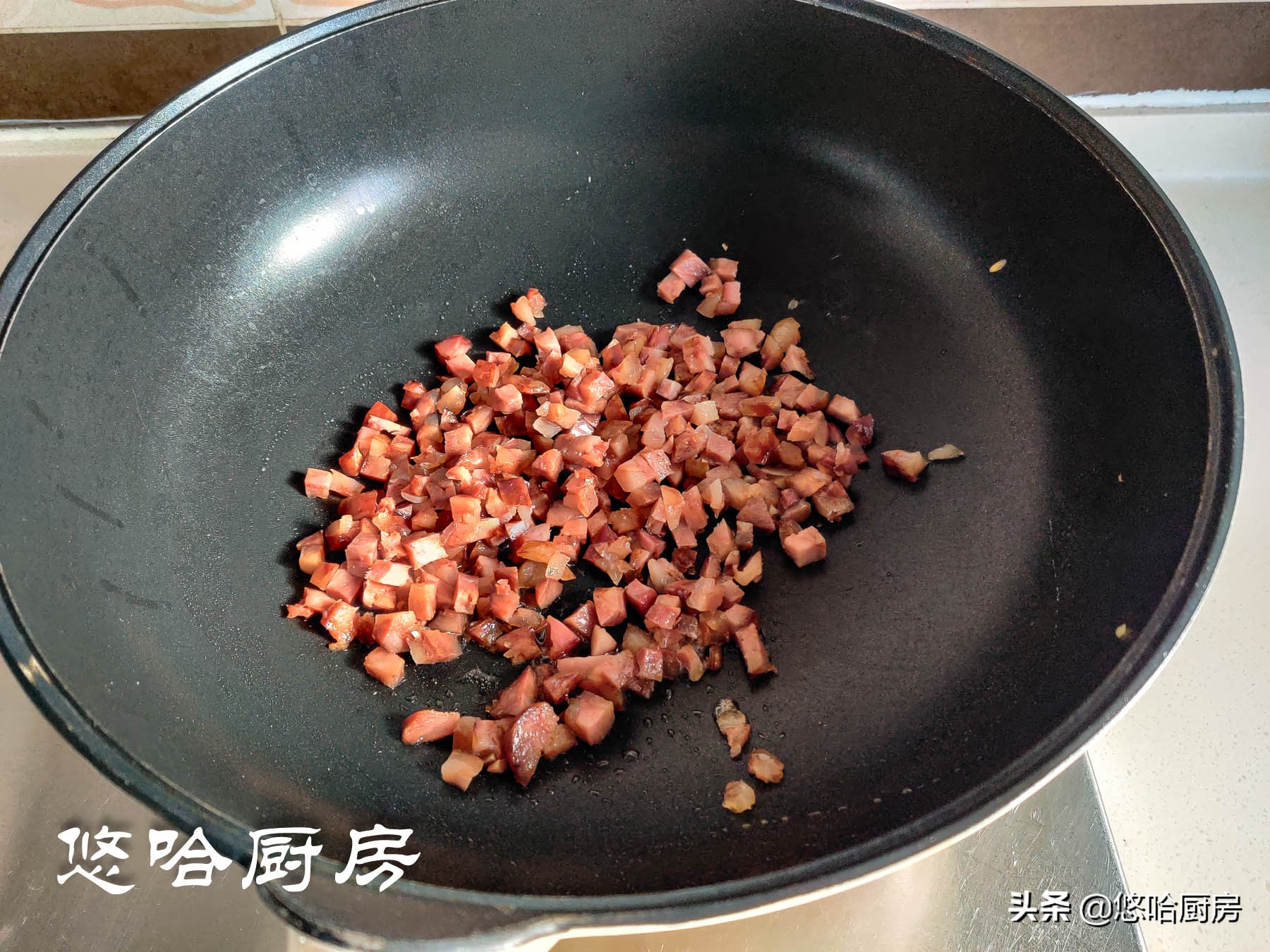 腊味飘香的季节，来一碗油润喷香的炒糯米饭吧，温暖你一整个冬天