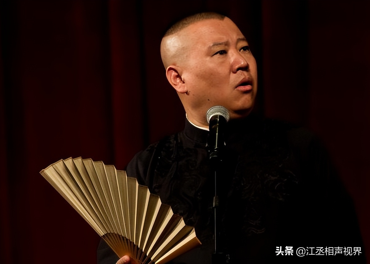 郭德纲说当年给汪洋打电话解释砸挂的事，他说没事，后来接到传票