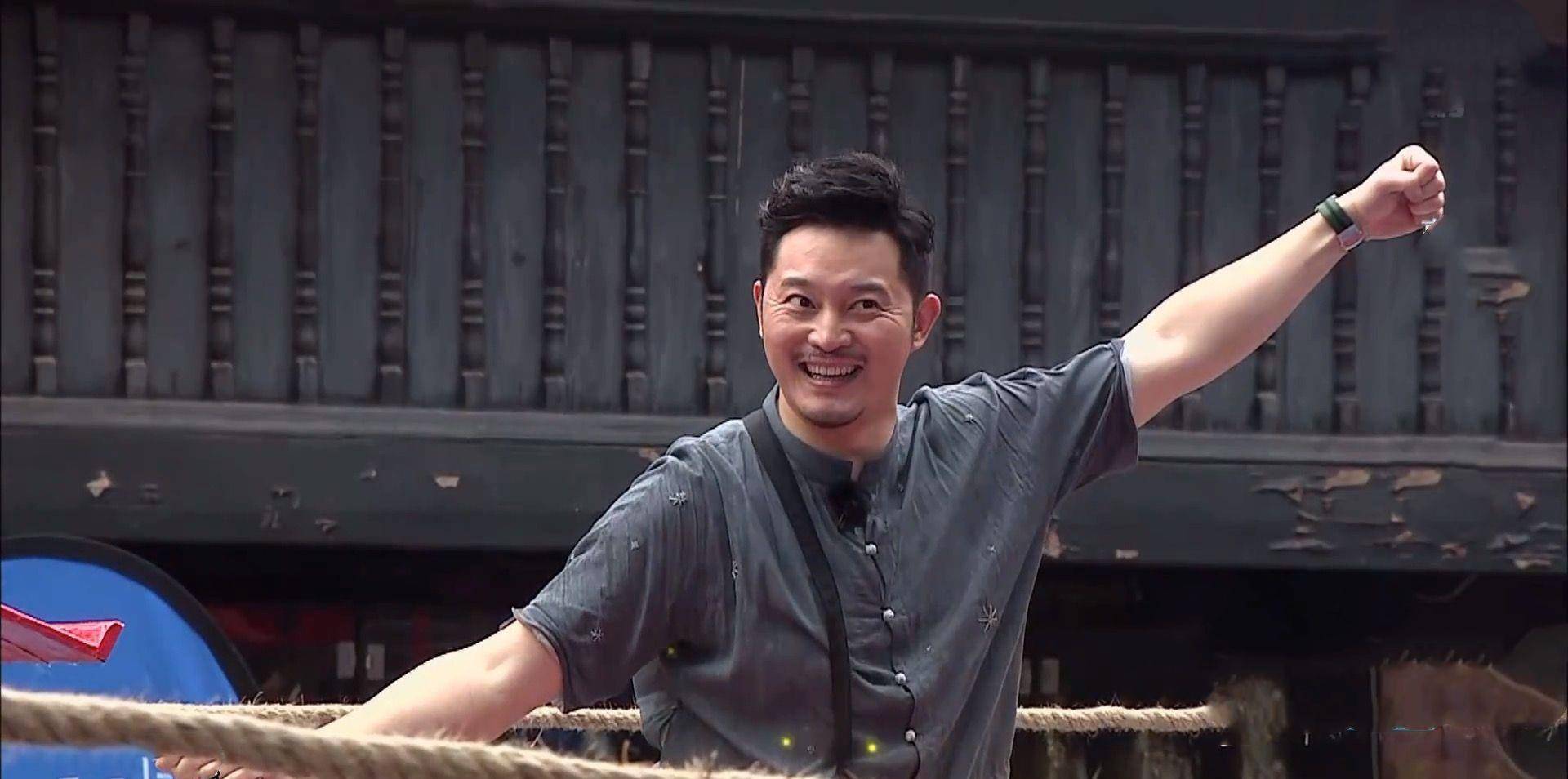 起初沙溢还只是综艺的飞行嘉宾,但当观众发现他的搞笑能力,以及导演