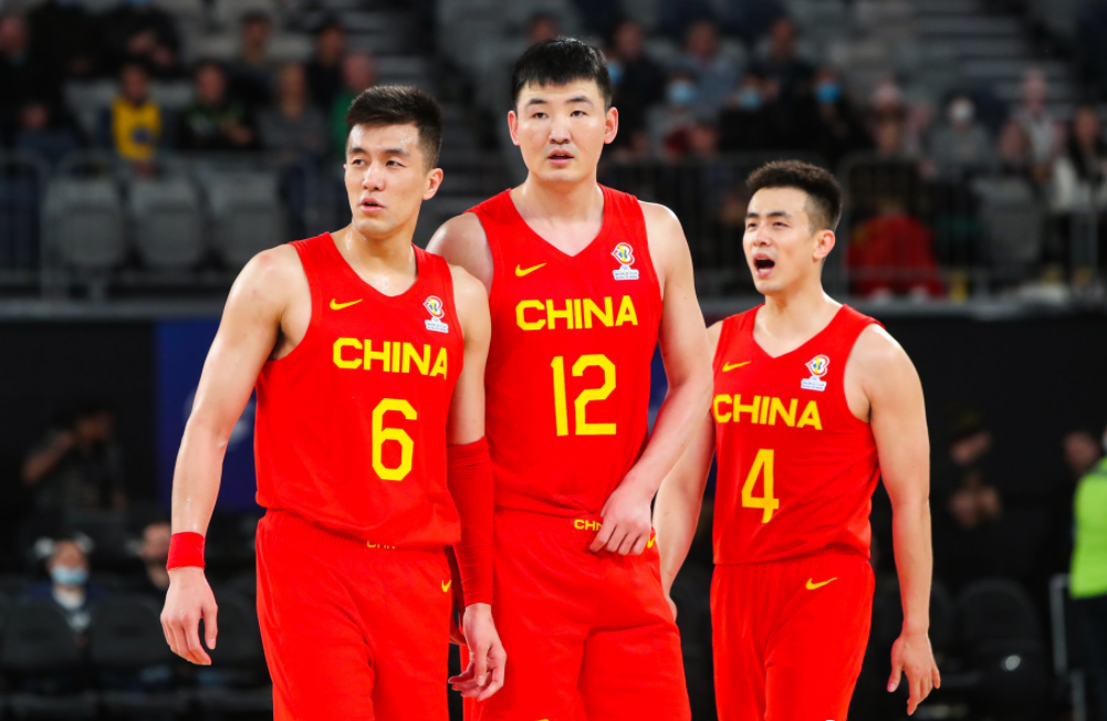 男篮世界杯32强平均身高排名(FIBA世预赛排名更新，中国男篮提前小组出线 将和澳大利亚争夺第1)