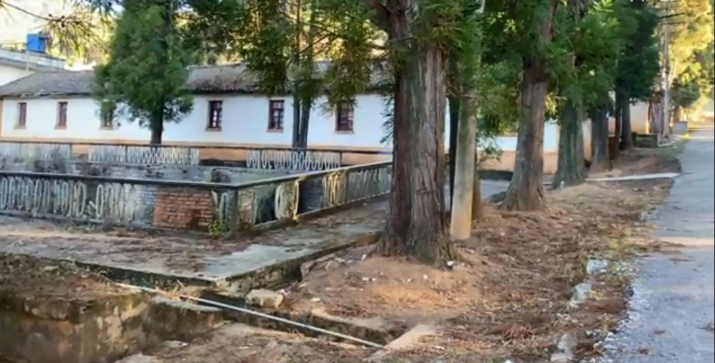 云南武定矿场遗址，城墙砖建房坚固又牢实，环境优美却无人居住