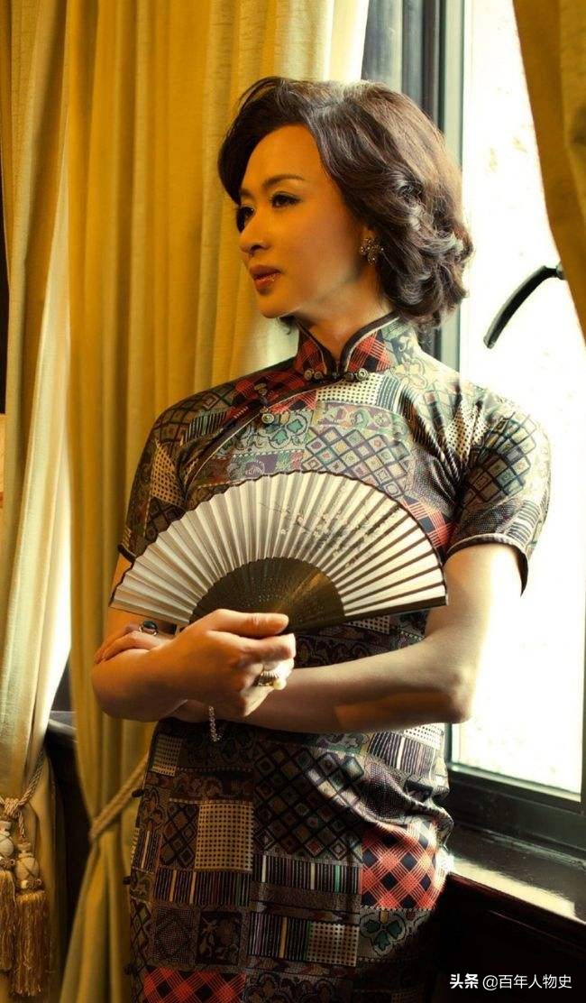 因性别遭受霸凌，15岁生命倒在厕所血泊，“玫瑰少年”不止他一个