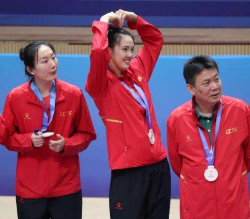 2022女排世锦赛抽签(世锦赛抽签出炉！中国女排与世界第2同组，将战意大利，蔡斌很难)